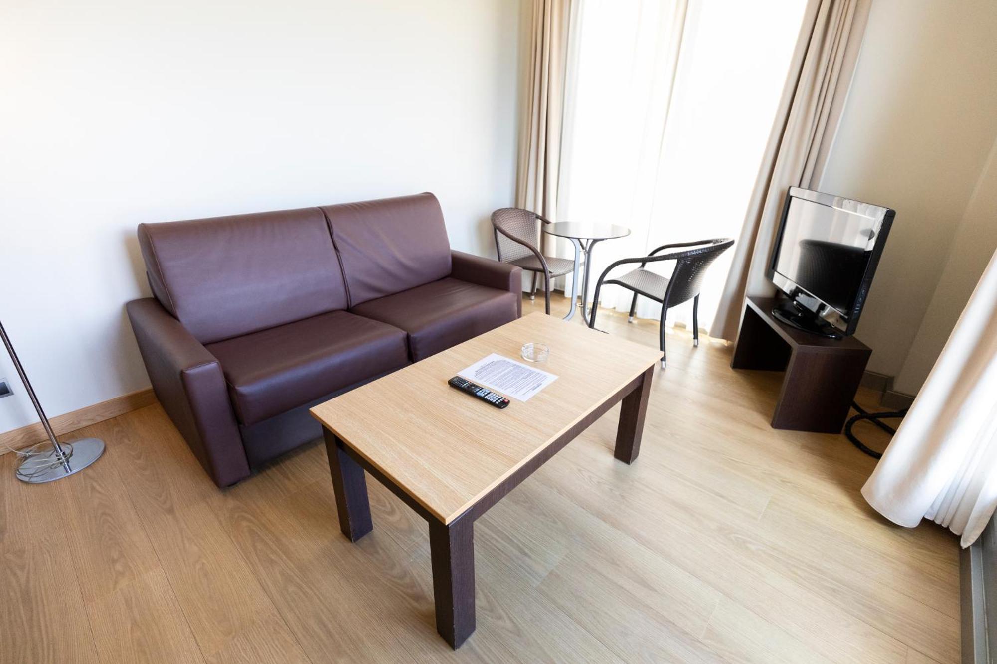 Apartamentos Maritimo Ris Con Garaje Ноха Екстер'єр фото