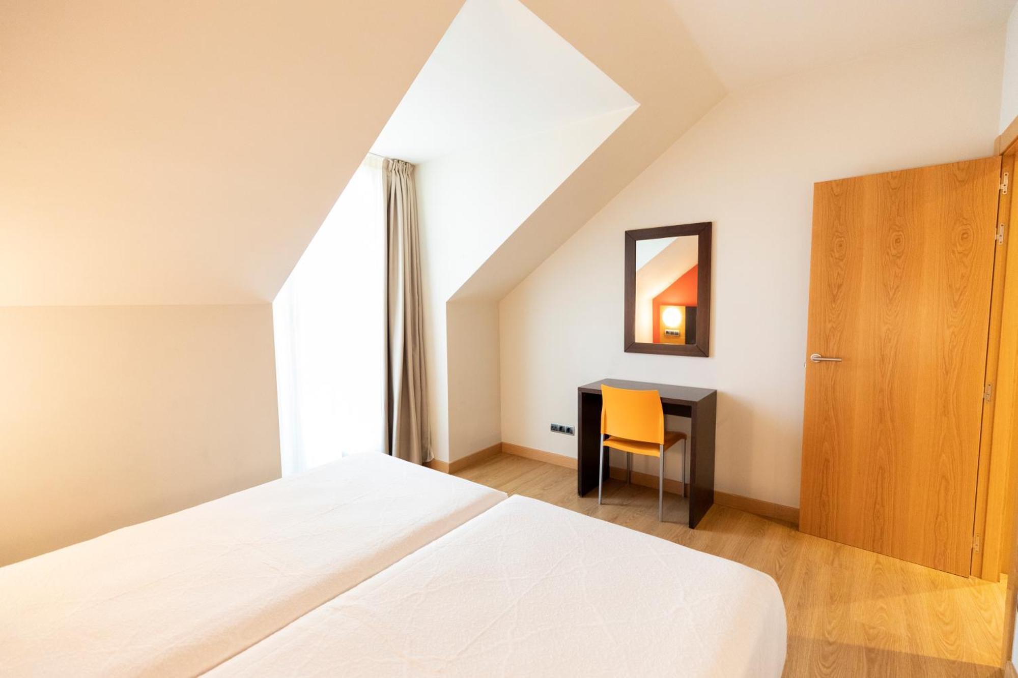 Apartamentos Maritimo Ris Con Garaje Ноха Екстер'єр фото