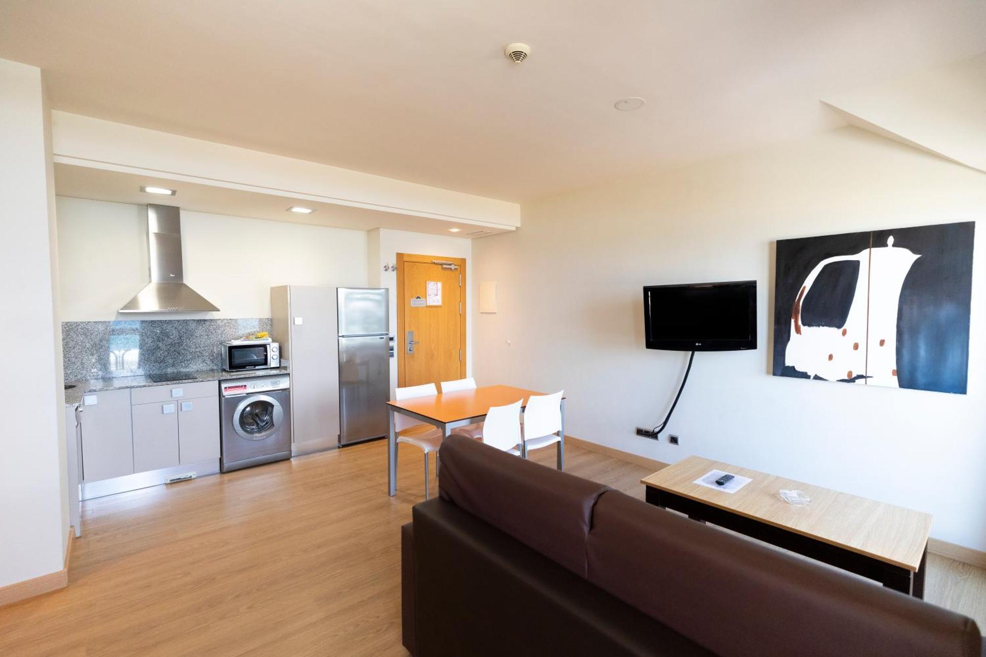 Apartamentos Maritimo Ris Con Garaje Ноха Екстер'єр фото