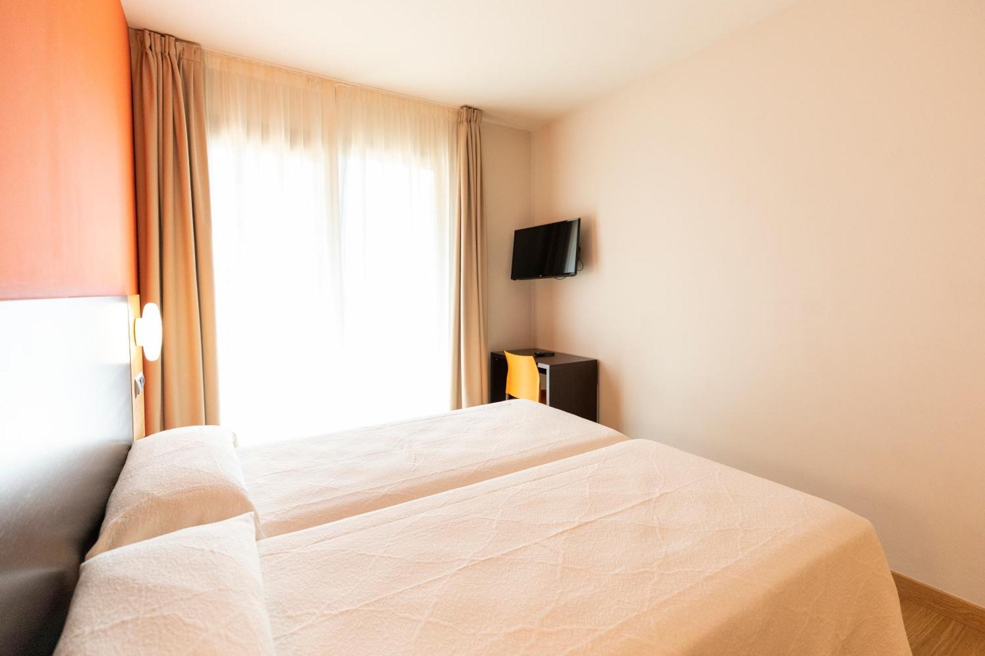 Apartamentos Maritimo Ris Con Garaje Ноха Екстер'єр фото