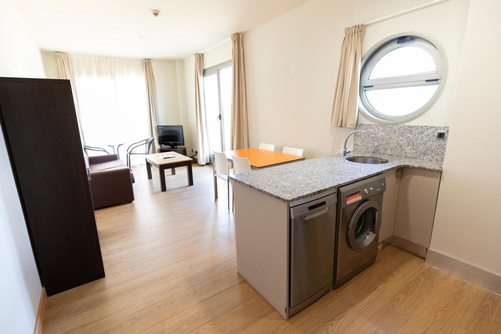 Apartamentos Maritimo Ris Con Garaje Ноха Екстер'єр фото