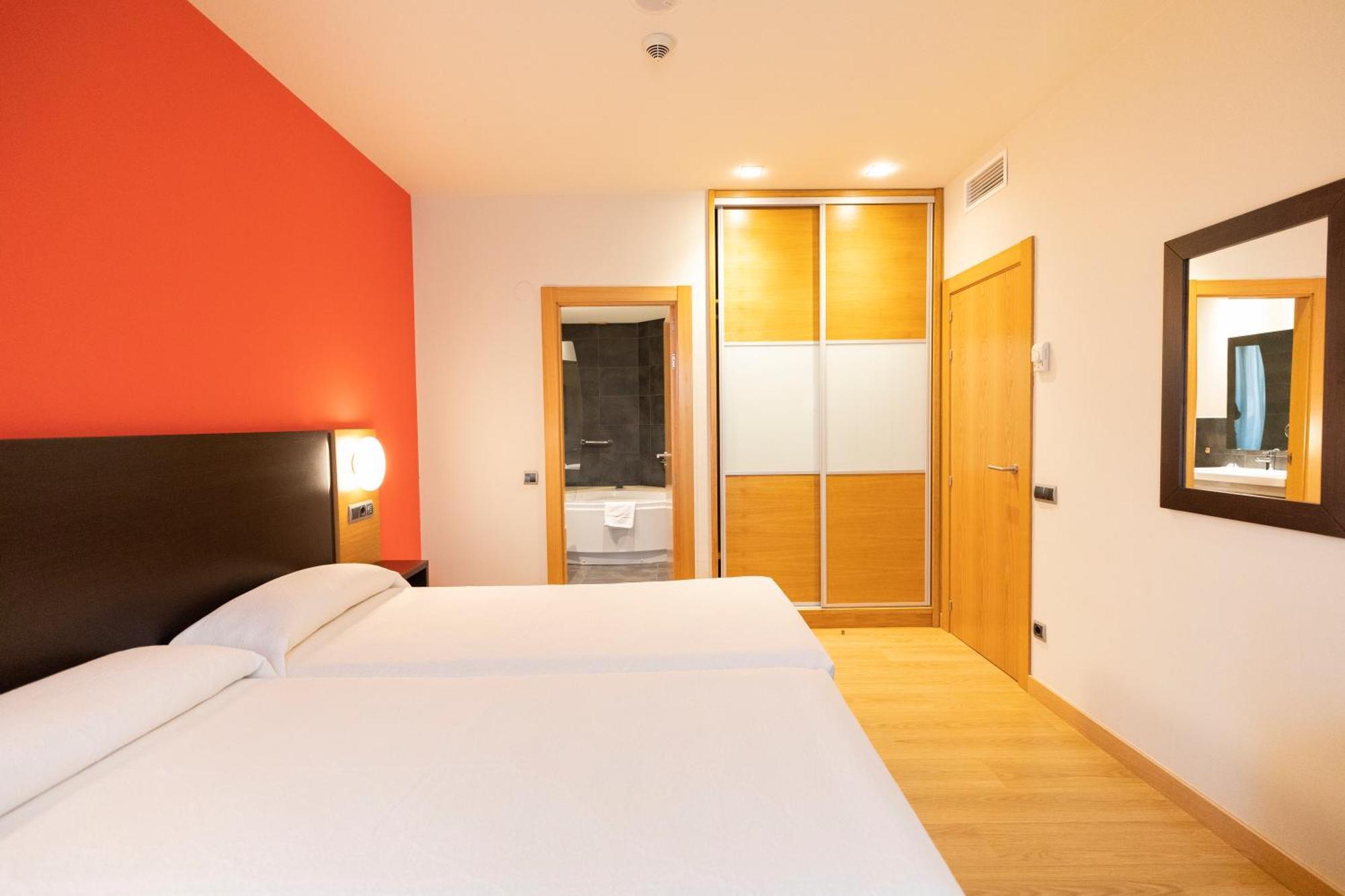 Apartamentos Maritimo Ris Con Garaje Ноха Екстер'єр фото