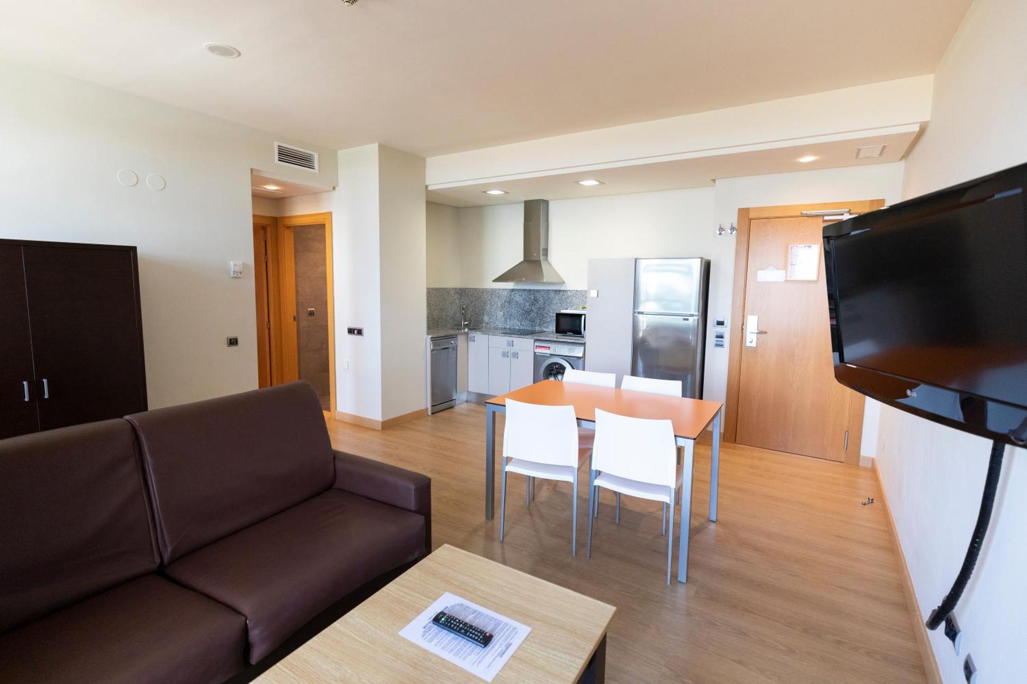 Apartamentos Maritimo Ris Con Garaje Ноха Екстер'єр фото