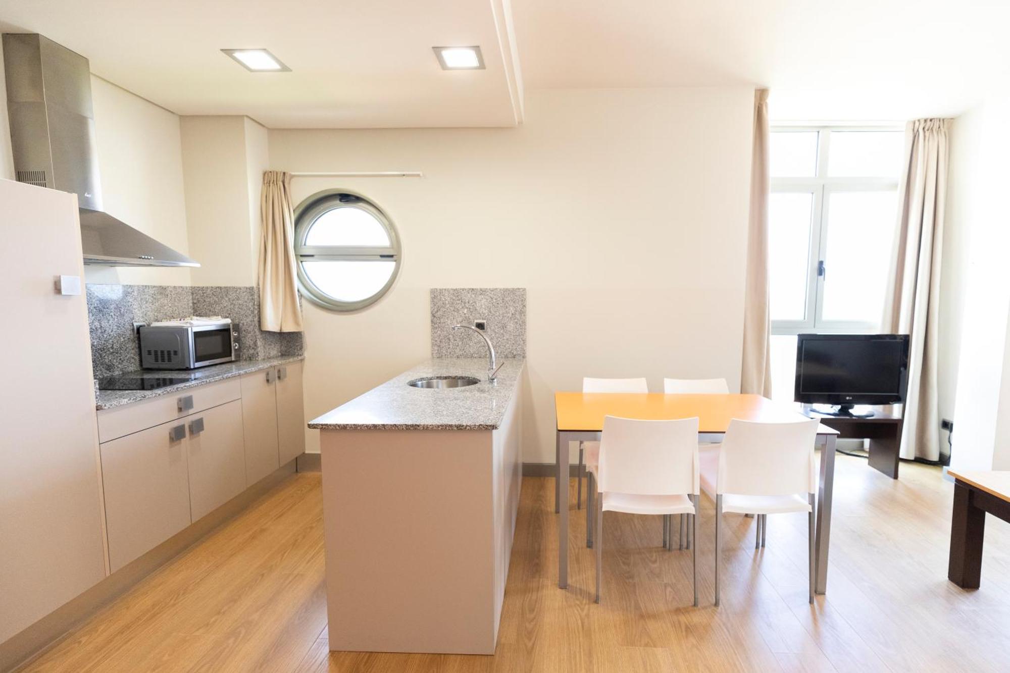 Apartamentos Maritimo Ris Con Garaje Ноха Екстер'єр фото