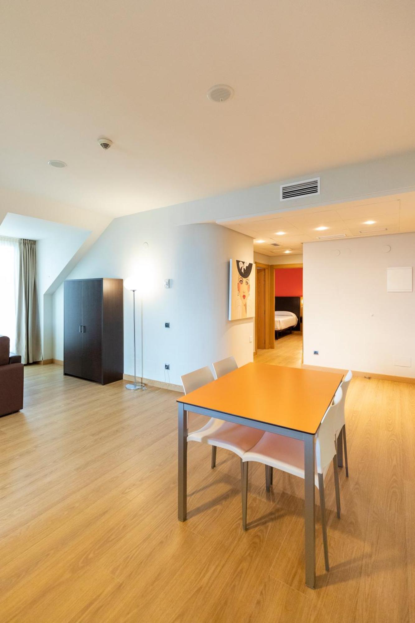 Apartamentos Maritimo Ris Con Garaje Ноха Екстер'єр фото