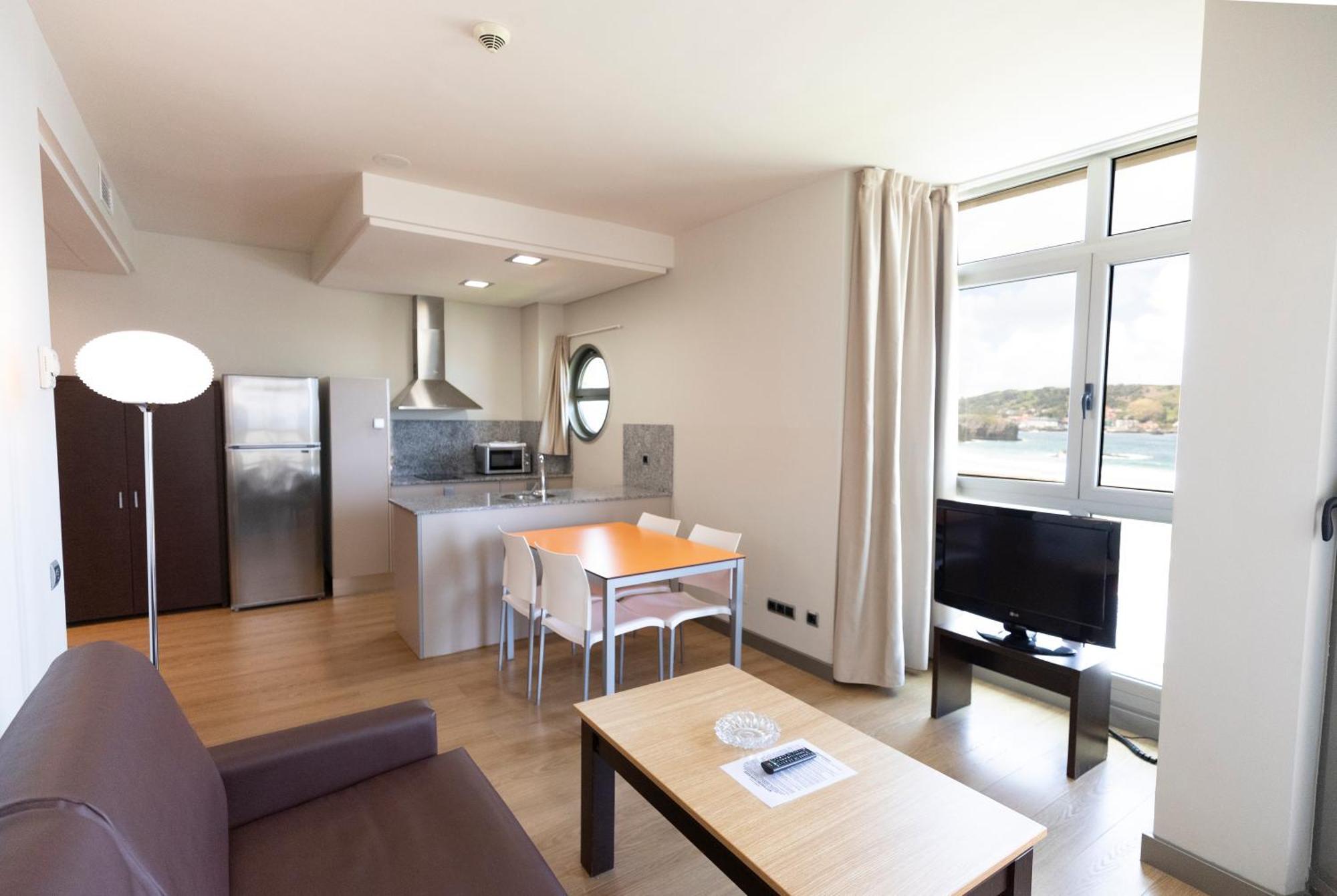 Apartamentos Maritimo Ris Con Garaje Ноха Екстер'єр фото