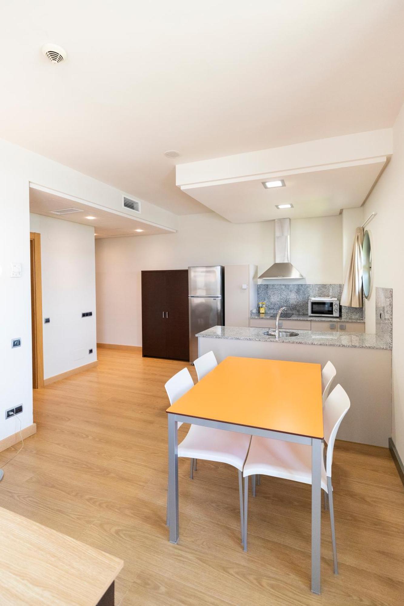 Apartamentos Maritimo Ris Con Garaje Ноха Екстер'єр фото