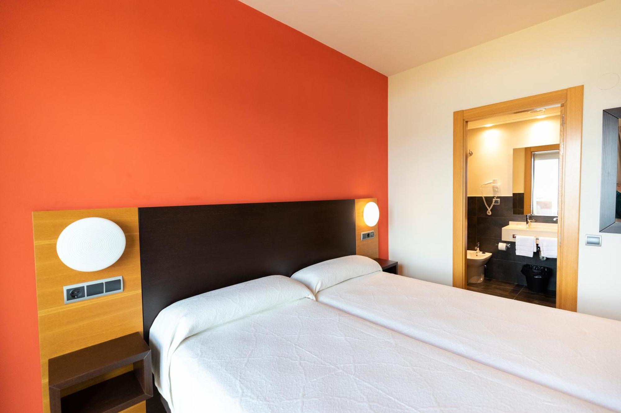 Apartamentos Maritimo Ris Con Garaje Ноха Екстер'єр фото
