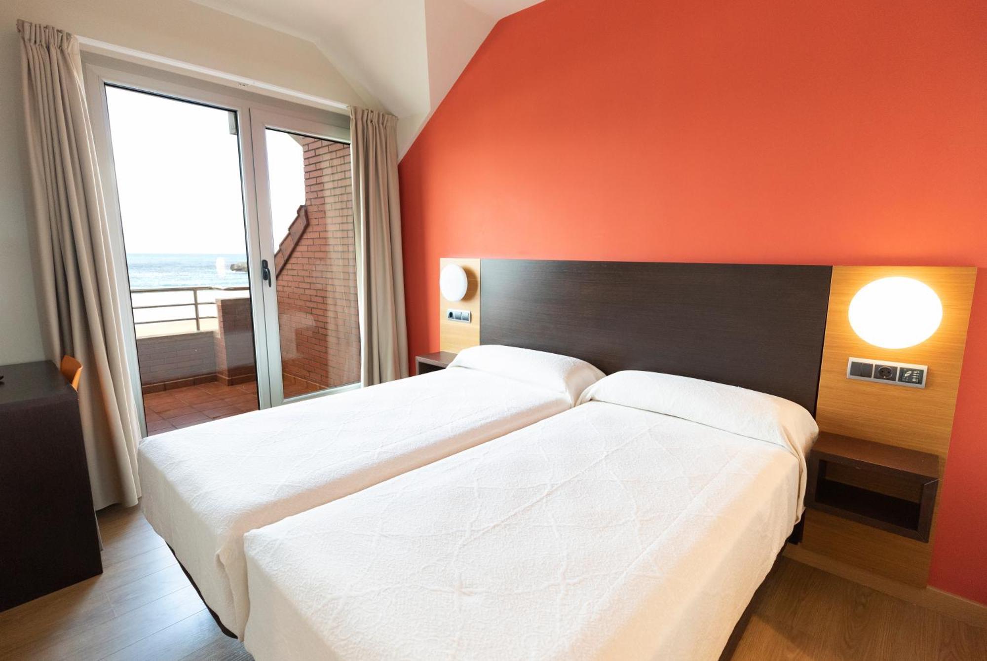 Apartamentos Maritimo Ris Con Garaje Ноха Екстер'єр фото