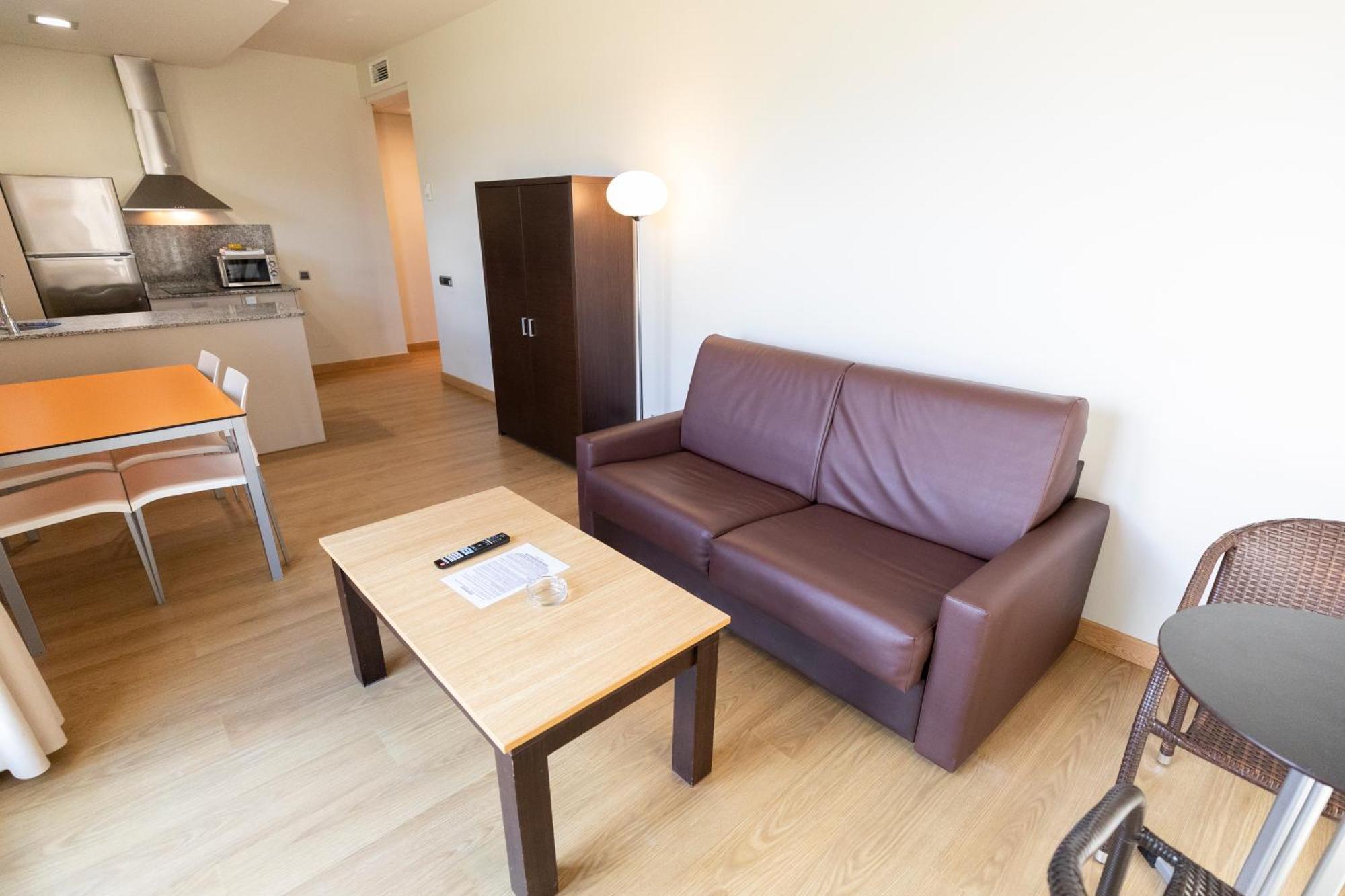 Apartamentos Maritimo Ris Con Garaje Ноха Екстер'єр фото