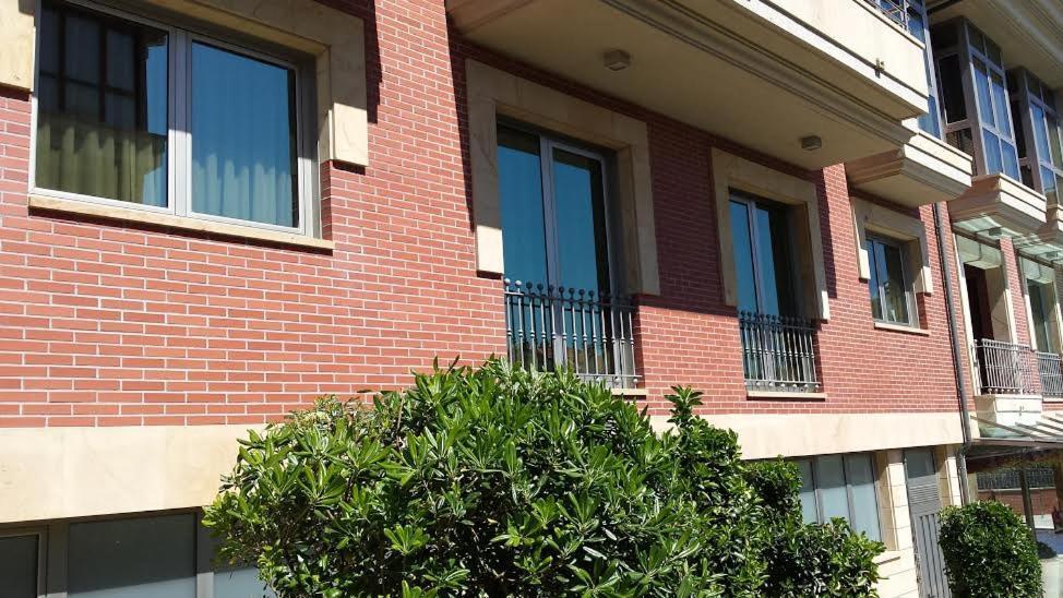 Apartamentos Maritimo Ris Con Garaje Ноха Екстер'єр фото